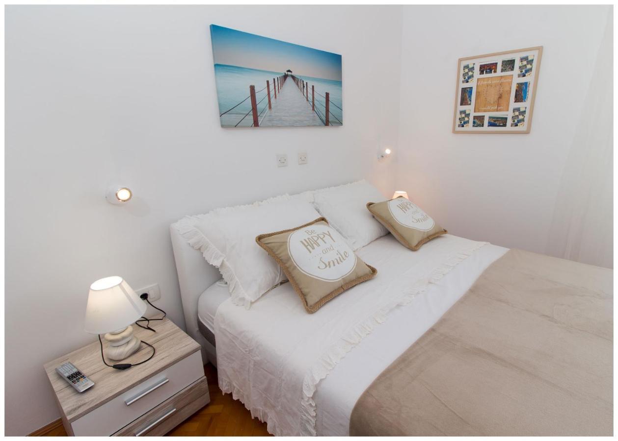 Large Apartment Between Split And Trogir Kaštela Eksteriør billede