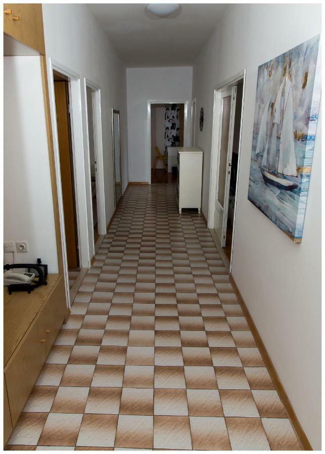 Large Apartment Between Split And Trogir Kaštela Eksteriør billede