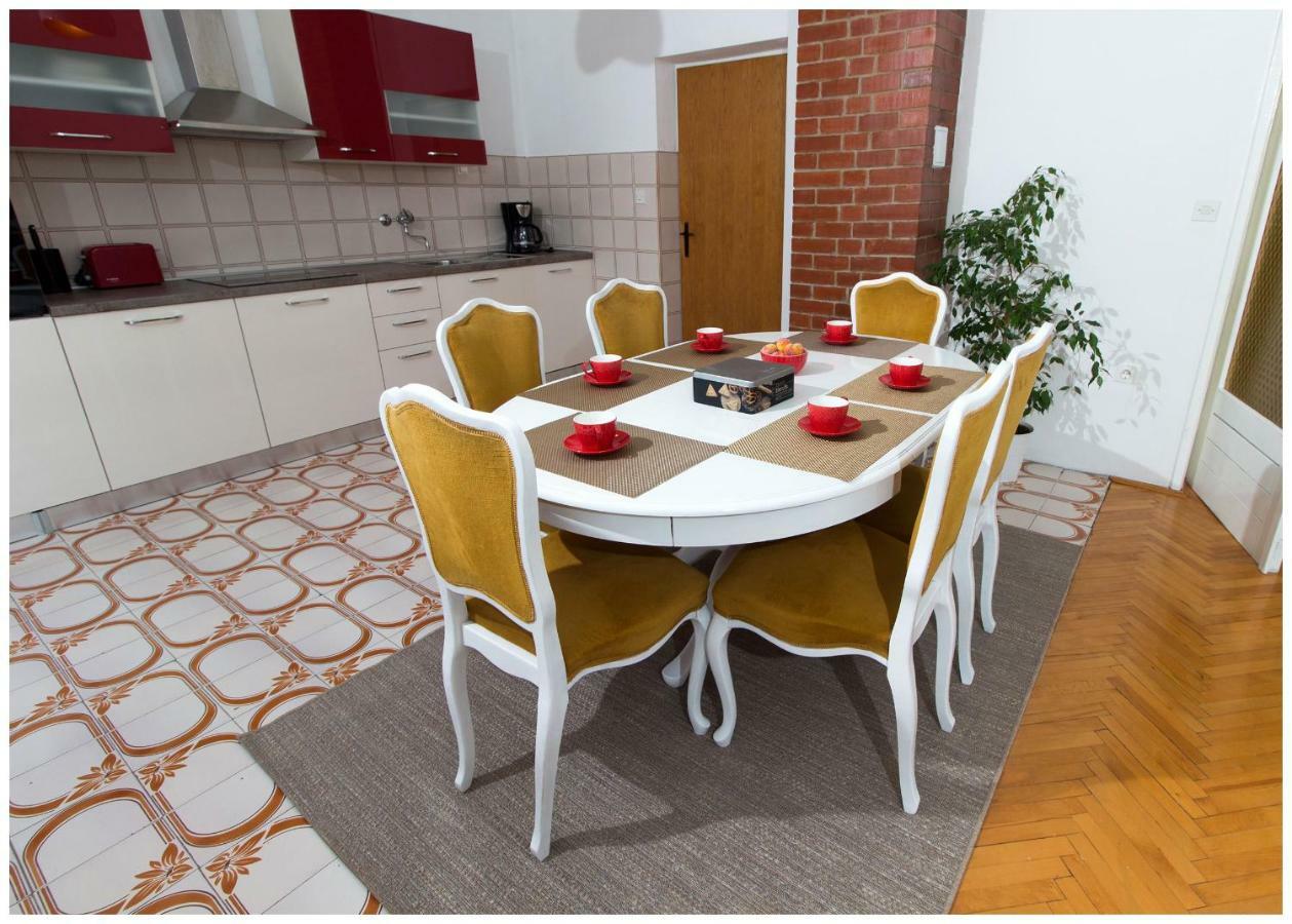 Large Apartment Between Split And Trogir Kaštela Eksteriør billede