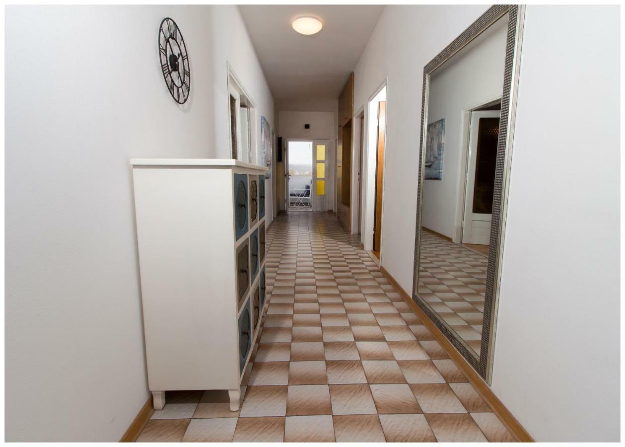 Large Apartment Between Split And Trogir Kaštela Eksteriør billede