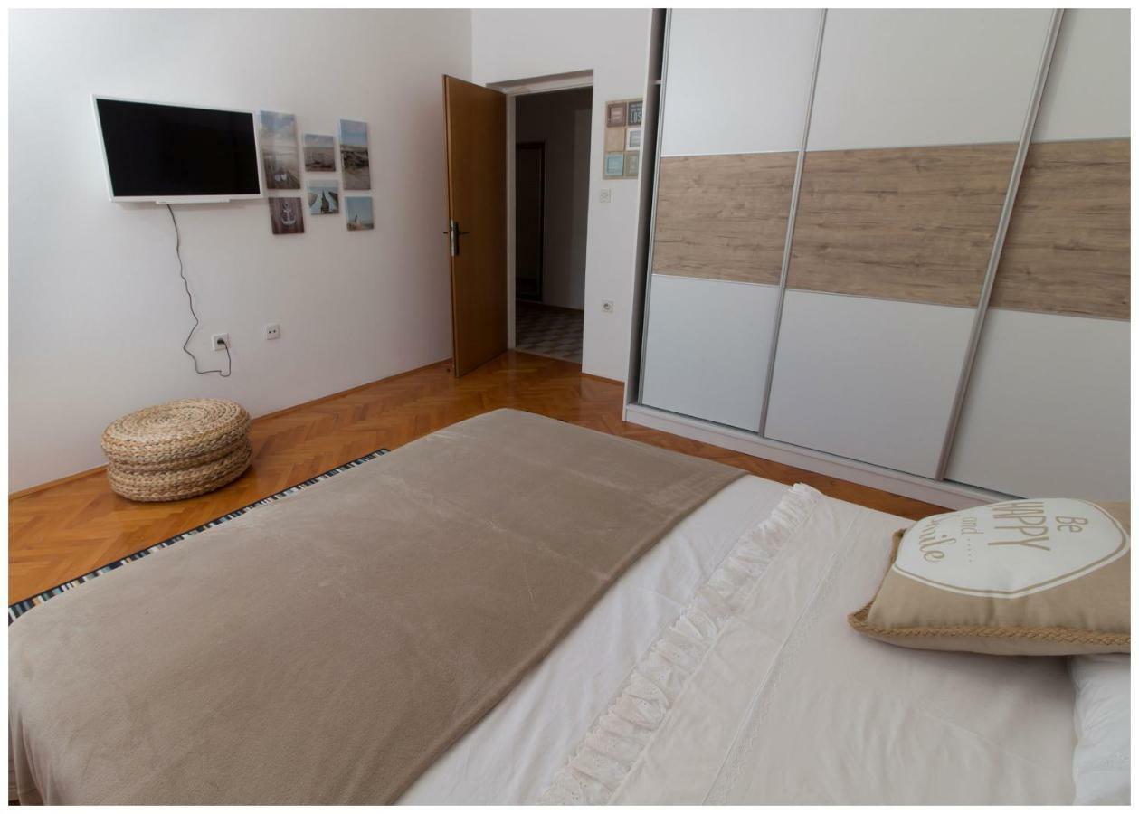 Large Apartment Between Split And Trogir Kaštela Eksteriør billede