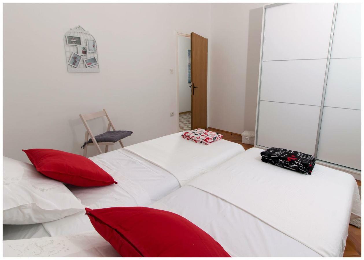 Large Apartment Between Split And Trogir Kaštela Eksteriør billede