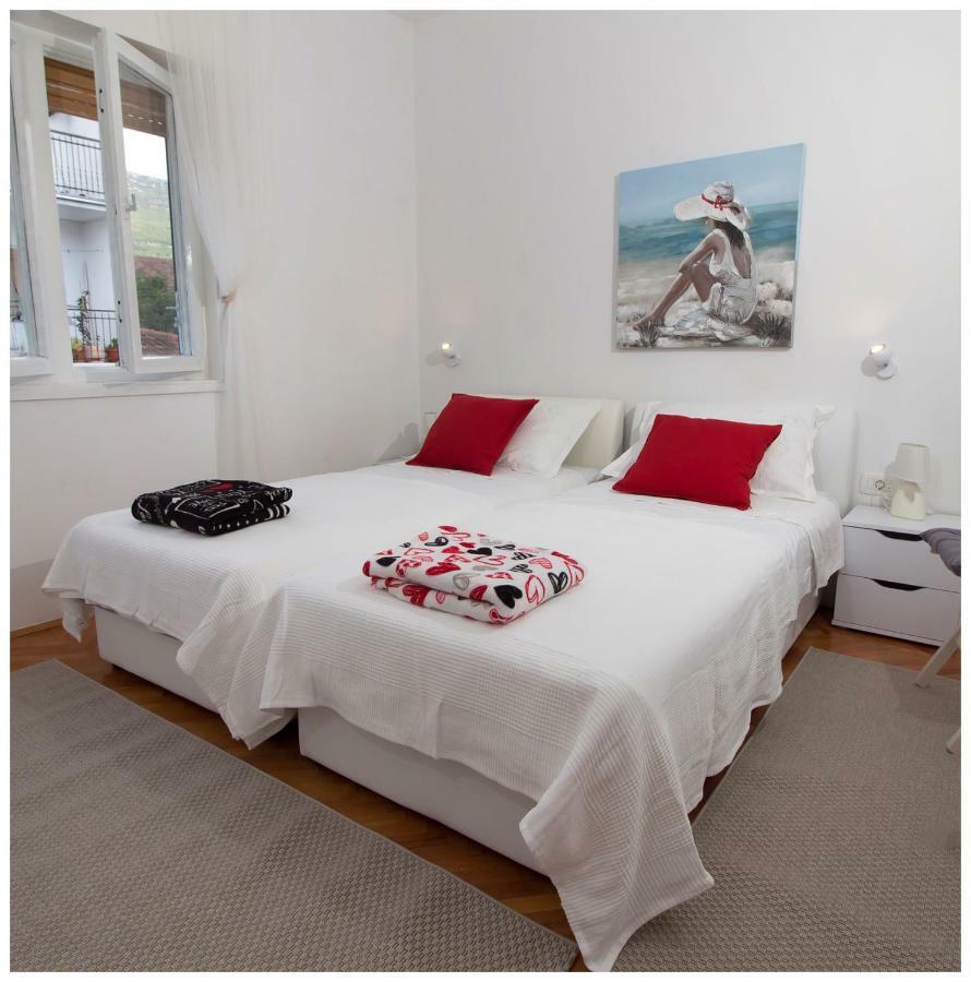 Large Apartment Between Split And Trogir Kaštela Eksteriør billede