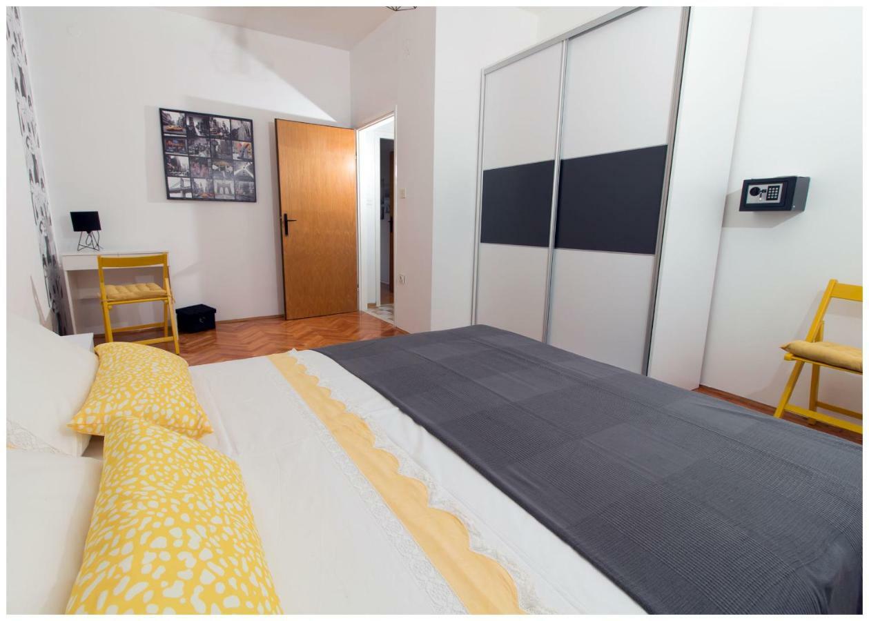 Large Apartment Between Split And Trogir Kaštela Eksteriør billede